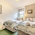 3 Bed In Oc-89526 *