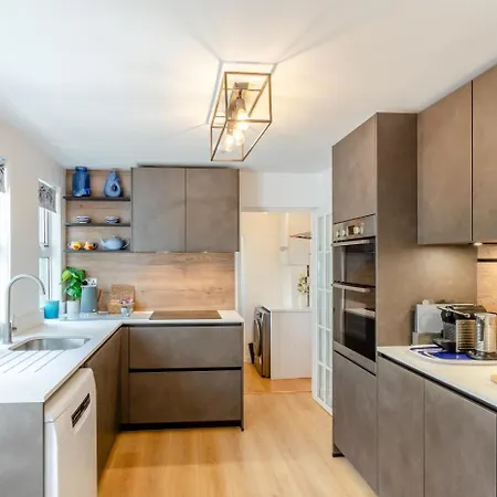 3 Bed In Oc-89526 Holiday home *