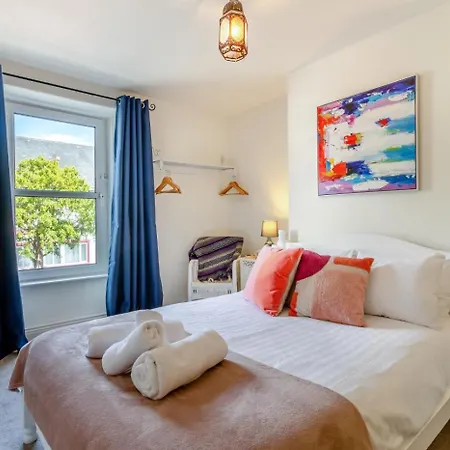 3 Bed In Oc-89526 Holiday home