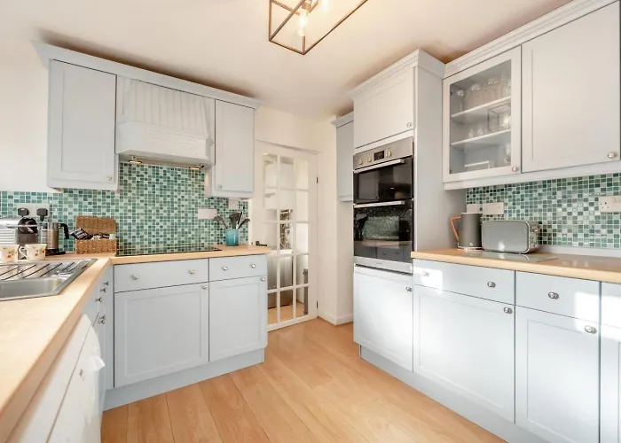 3 Bed In Oc-89526 Holiday home