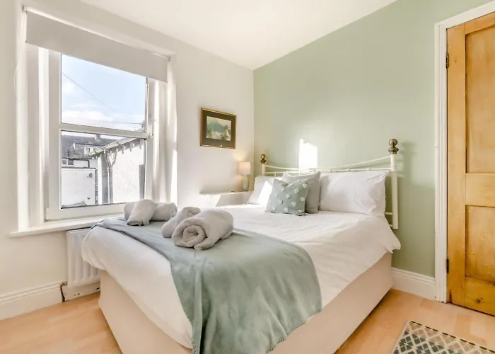 3 Bed In Oc-89526 Holiday home